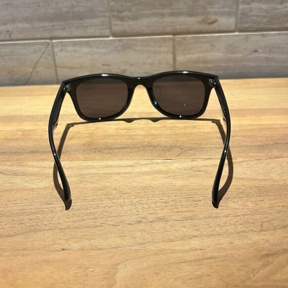 New Free People x Foster Grant Black Sunglasses with UV 400 Protection - Picture 4 of 5